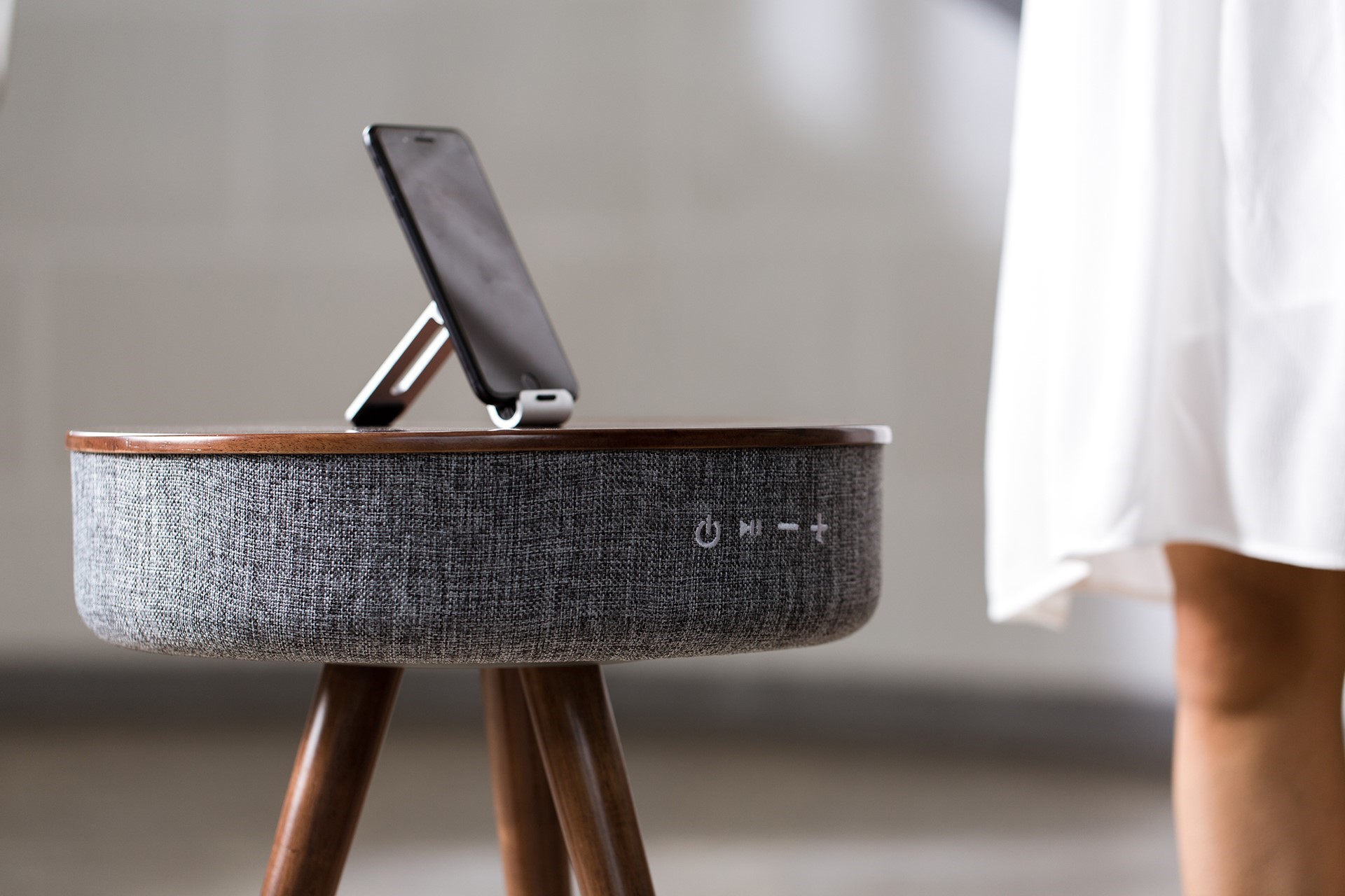 MESA MADEIRA C/ COLUNA BLUETOOTH 40W AUX/MIC/BAT BLAUPUNKT